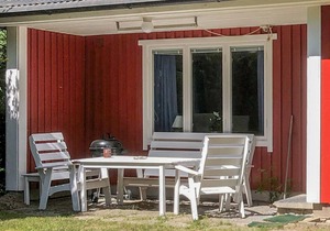 2 bedroom lovely home in Löderup