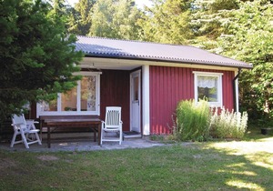 2 bedroom lovely home in Löderup