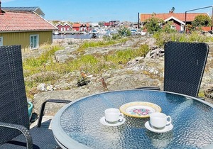 4 person holiday home in Rönnäng
