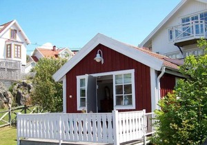 4 person holiday home in Rönnäng-By Traum