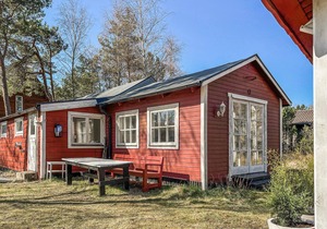 Beautiful home in Löderup with kitchen
