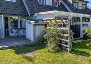 Bright cottage in two floors, located only 500 m from lake Vänern.