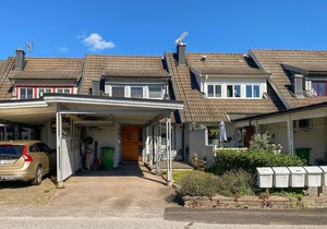 Bright cottage in two floors, located only 500 m from lake Vänern.