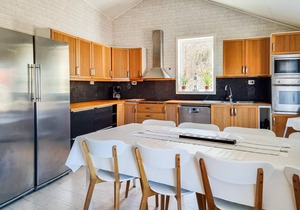Cozy home in Skärhamn with WiFi