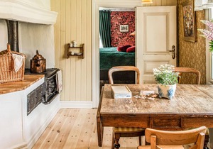 Enjoy a nice vacation in this newly renovated single-storey house ? in the city, but with swimming p