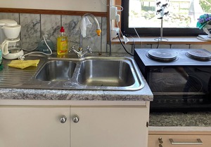 Functionally furnished domicile, on a divided plot, with pool and barbecue.