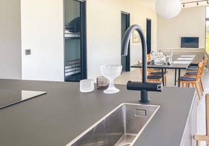 Just one kilometer from the water, this modern and cozy cottage with a view of the Swedish nature aw