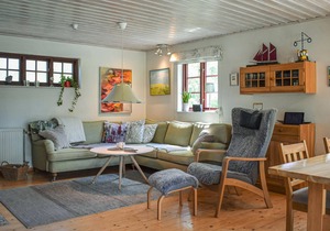 Spacious cottage for relaxing vacations with the whole family and pets.