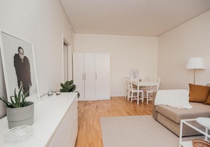 Wonderful apartment with balcony close to Globen