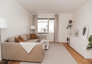 Wonderful apartment with balcony close to Globen