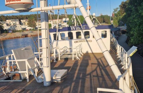 Sodertalje Boat Rental | 11 m² Houseboat ∙ 5 guests