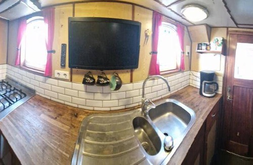 Sodertalje Boat Rental | 11 m² Houseboat ∙ 5 guests