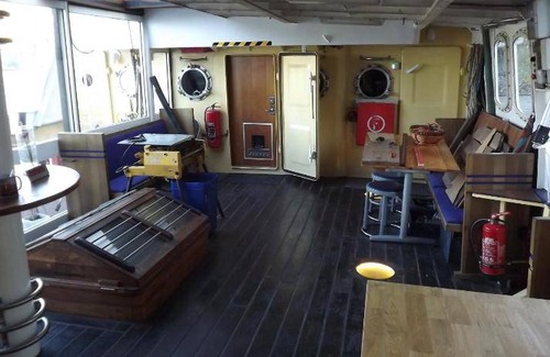 Sodertalje Boat Rental | 11 m² Houseboat ∙ 5 guests
