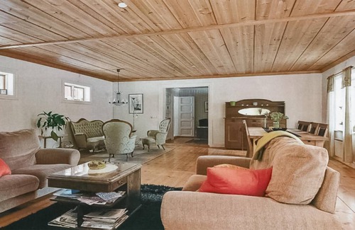 Vallsta House | 200 m² House ∙ 5 bedrooms ∙ 8 guests