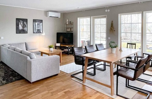 Kopingsvik House | 80 m² House ∙ 2 bedrooms ∙ 4 guests