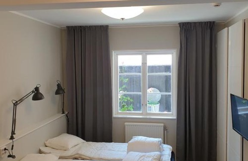 Innerstaden Apartment | Adelsgatan 36 lägenhetshotell, Gotland Living and Meeting