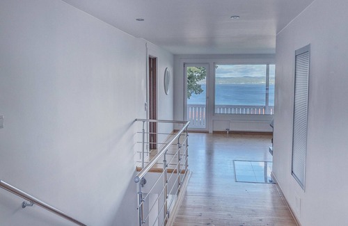 Berghalla House | Amazing home in Bankeryd with lake view