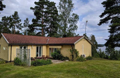 Nykoping House | Charming holiday home with lake views in Södermanland
