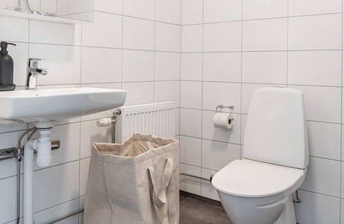 Notviken Apartment | Consultant's Luleå Hub: Work & Rest