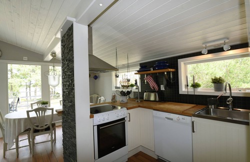 Mellerud O House | Cottage with a nice view of Lake Vänern outside Mellerud | SE17009