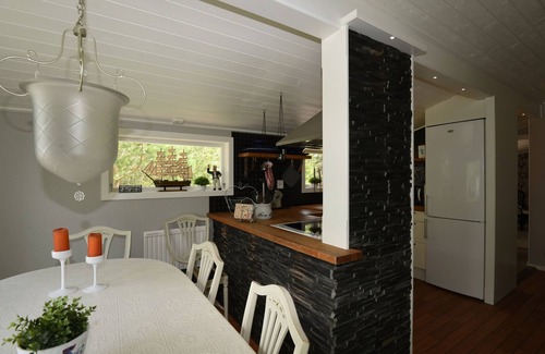Mellerud O House | Cottage with a nice view of Lake Vänern outside Mellerud | SE17009