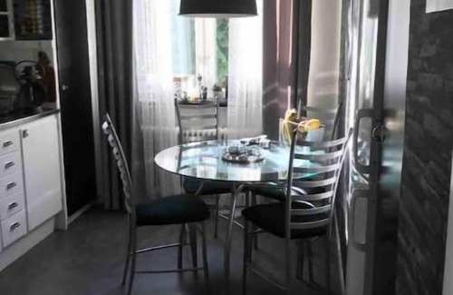 Vastberga Apartment | Cozy 1 Bedr,1 Livingr,1Kitchen,Bath+Tub balcony minutes fr the❤️Of Stockholm city