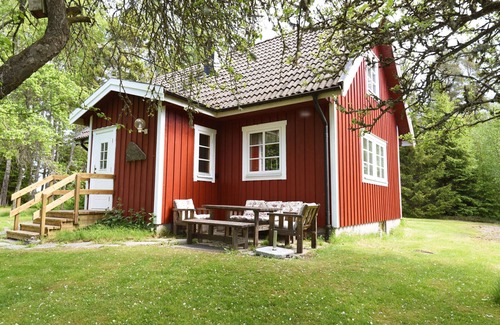 Mellerud O Ski Chalet | Cozy and rural holiday accommodation 150 meters from Lake Vänern | SE17003