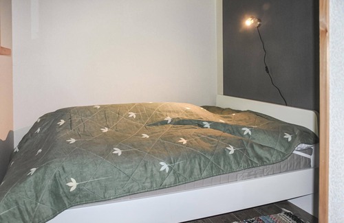 Tibro House | Cozy cottage in established cottage area only 200 m from beautiful swimming and fishing lake Örlen.