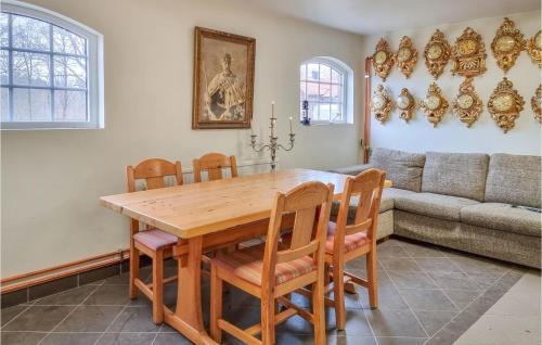Sollebrunn House | Cozy Home In Sollebrunn With Sauna