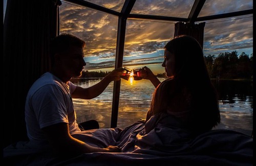 Jokkmokk Municipality Cabin | Glass Room lake view Luxury getaway for two - wild nature experience in Sweden