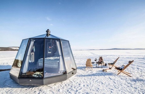 Jokkmokk Municipality Cabin | Glass Room lake view Luxury getaway for two - wild nature experience in Sweden