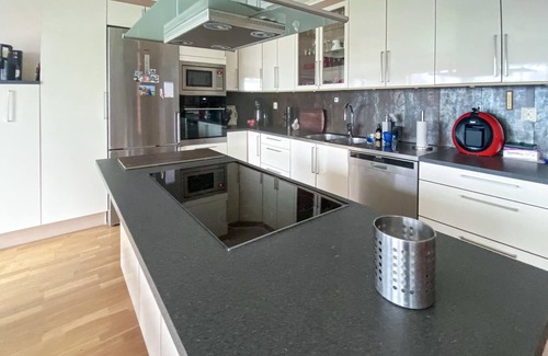 Orby House | Great spacious cottage with sauna and panoramic view of the lake.