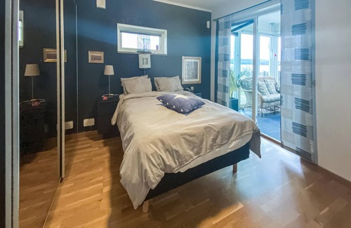 Orby House | Great spacious cottage with sauna and panoramic view of the lake.