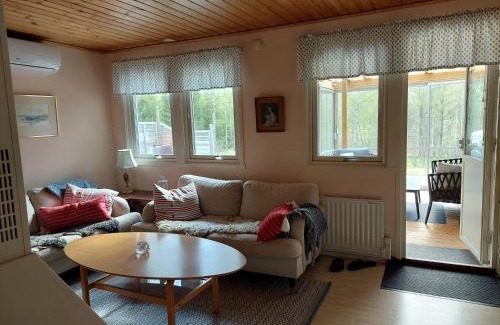 Ydre Municipality House | Gula Stugan Rönnäs Skogsväg