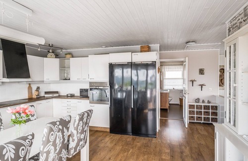 Donso Ski Chalet | Large and spacious accommodation on Donsö with ocean view| SE08030