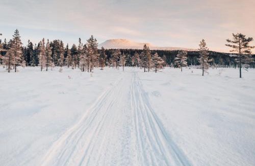 Idre House | Nybyggd fjällstuga, egen bastu & panoramautsikt för 10 pers