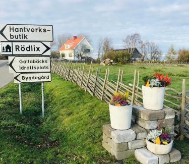 Himle Hostel | Rödlix Vandrarhem & Camping