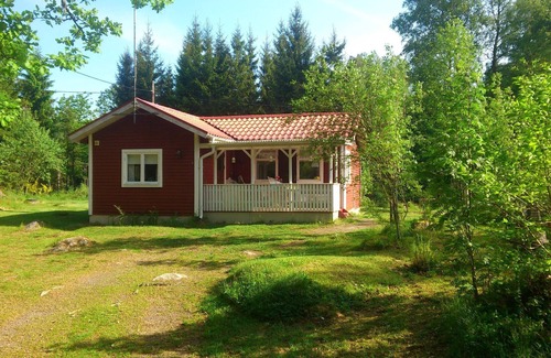 Hallaryd House | Red cottage near the lake with free Wifi