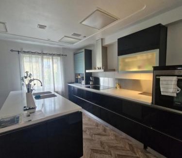 Lindesberg Apartment | Rymlig lägenhet I hjärtat av Lindesberg 95kvm