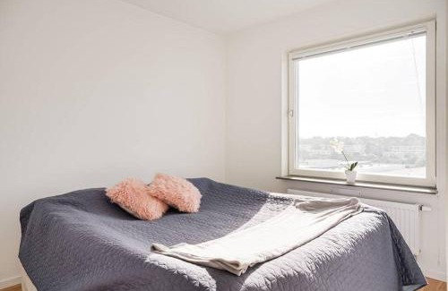 Vaster Apartment | Sea & City