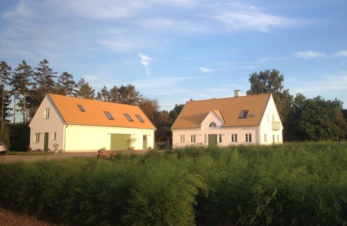 Svanshall House | Stay at our asparagus farm and discover Kullabygden!