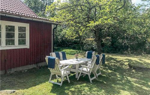 Hultsfred House | Three-Bedroom Holiday Home In Hultsfred