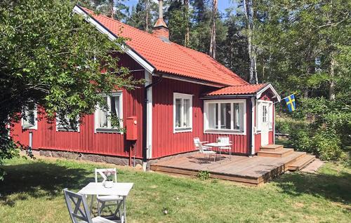 Hultsfred House | Three-Bedroom Holiday Home In Hultsfred
