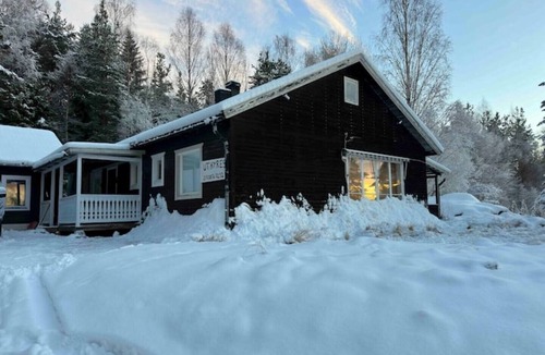 Ostavall House | Östavall, Skogsvägen 20. Bungalow