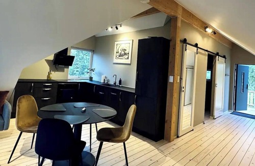 Sandnes Apartment | 1 Bed Loft Sleeps 4 -Hot Tub, Sauna & Pets Ok