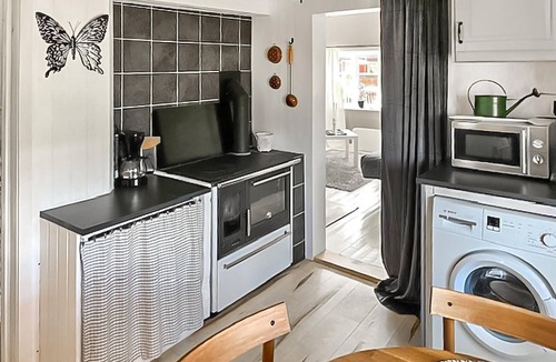 Blomstermala House | 1 bedroom amazing home in Tålebo