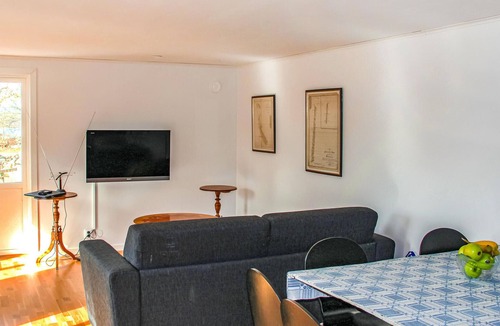 Bredavik House | 1 bedroom lovely home in Sturkö