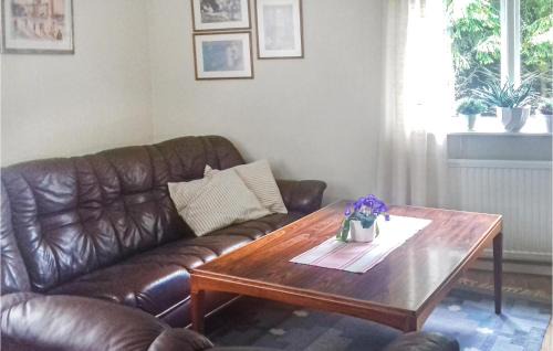 Roke House | 1 Bedroom Stunning Home In Röke