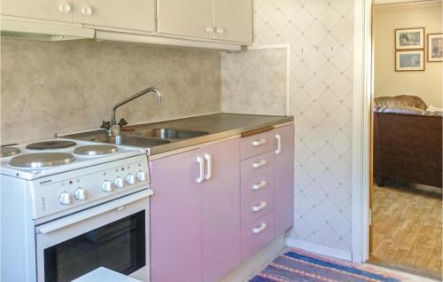Roke House | 1 Bedroom Stunning Home In Röke
