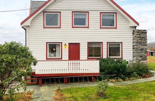 Gulen Municipality House | 10 person holiday home in Brekke